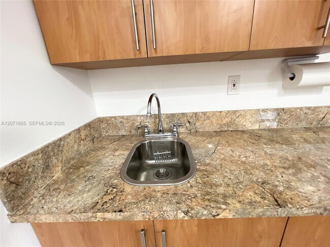 Foto del edificio - 3054 NW 18th St