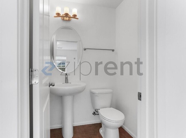 Building Photo - Unit