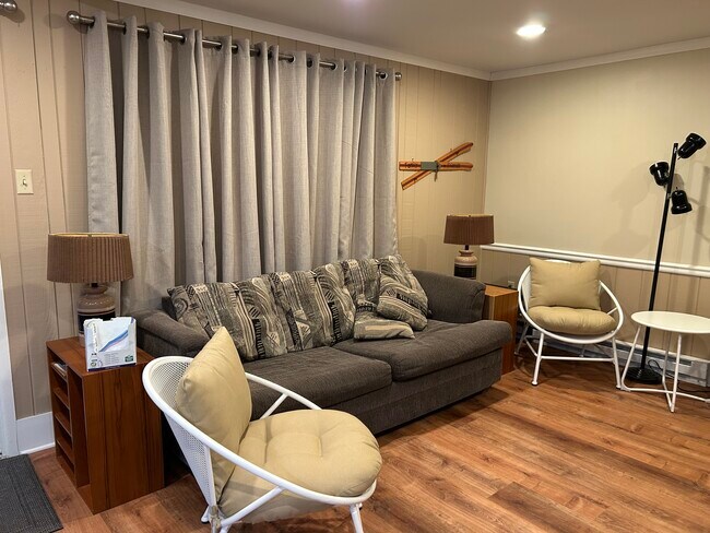 Foto del edificio - 8154 Summit Wy