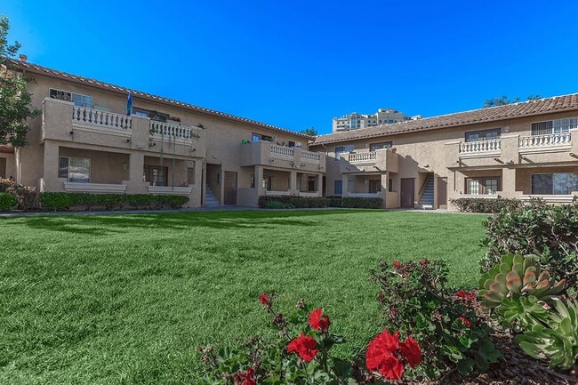 Building Photo - La Jolla Nobel