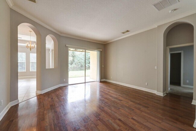 Building Photo - 833 SW Vineland Ct