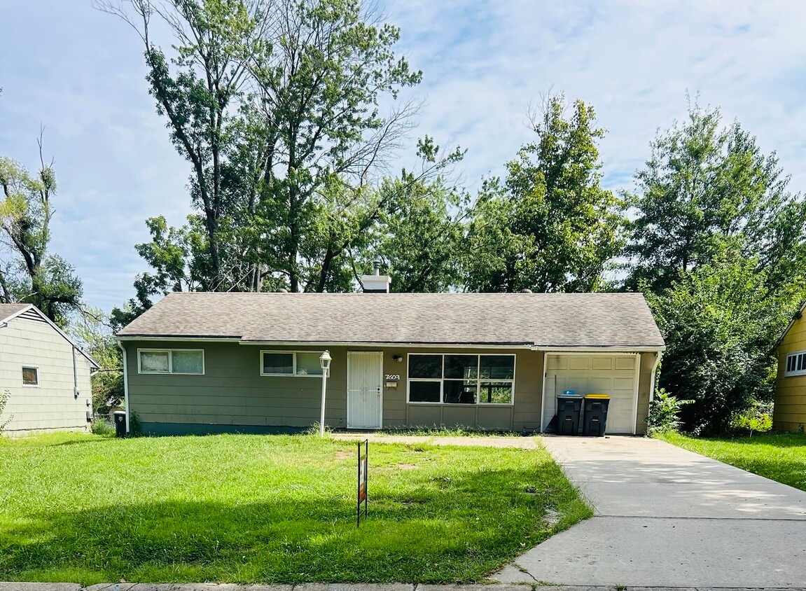 Primary Photo - 7609 E 112th St
