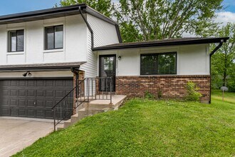 Building Photo - 4300-4302-4302 Mt Carmel Ln