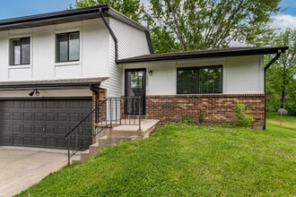 Building Photo - 4300-4302-4302 Mt Carmel Ln