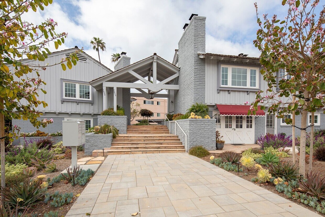 7850 El Paseo Grande Unit 3, La Jolla, CA 92037 Room for Rent in La