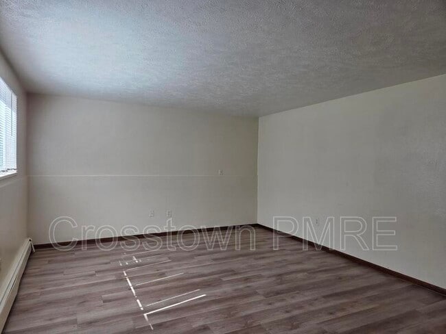 Building Photo - 1012 N Van Buren Ave