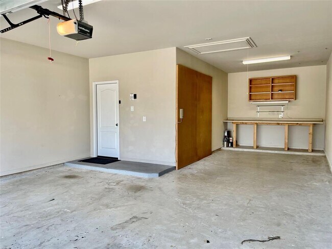 Building Photo - 806 Butterfly Garden Trail