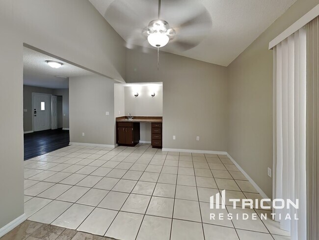 Foto del edificio - 111 Ravenway Dr