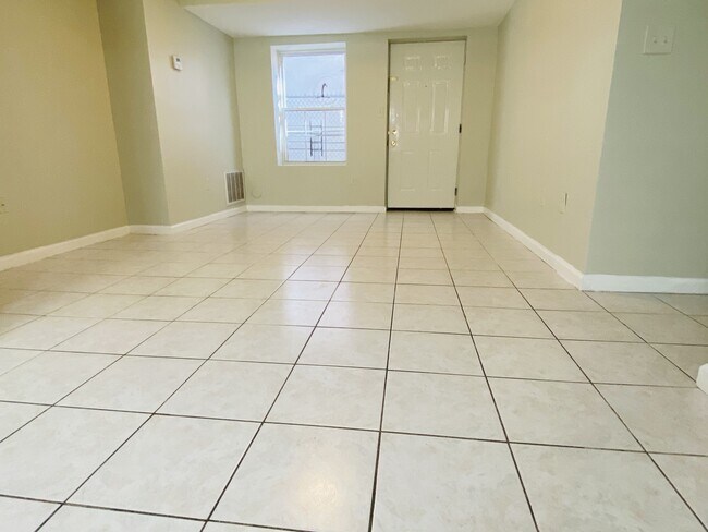 Foto del edificio - 574 Hawthorne Ave