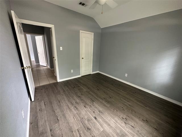 Foto del edificio - 320 Cave River Dr