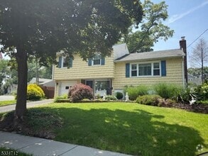 Building Photo - 302 Foxwood Rd