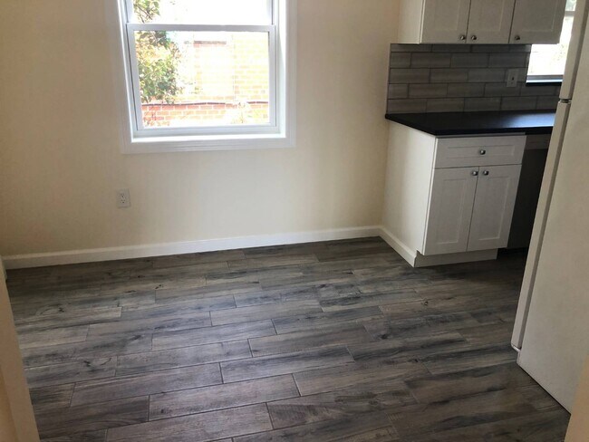 Building Photo - 75 Astoria Blvd