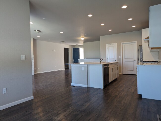 Foto del edificio - COMING SOON FIRST WEEK OF JUNE! Super SW Longmont location!
