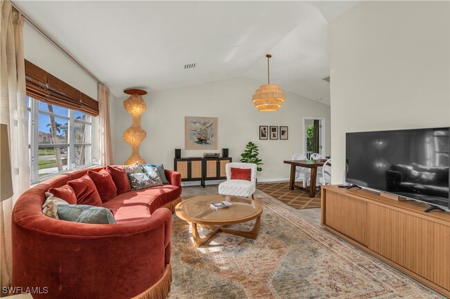 Building Photo - 288 Castaways St