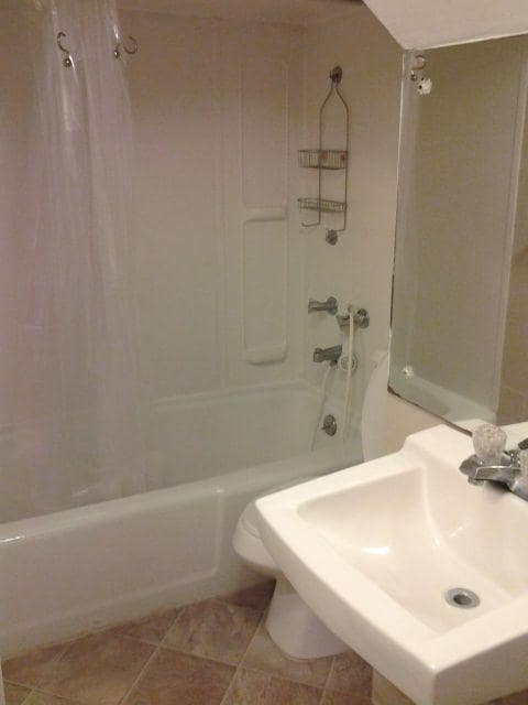 Building Photo - bedroom in Billings MT 59101