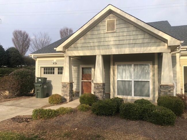 Building Photo - 205 E Stableford Dr