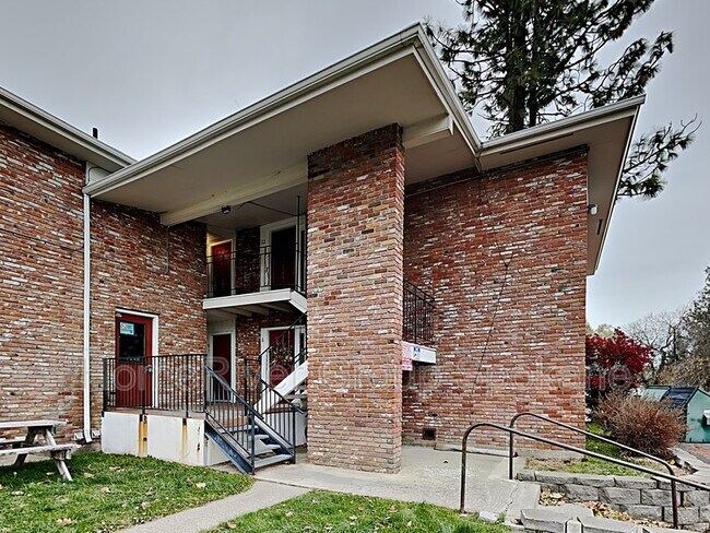 Building Photo - 1320 3rd St