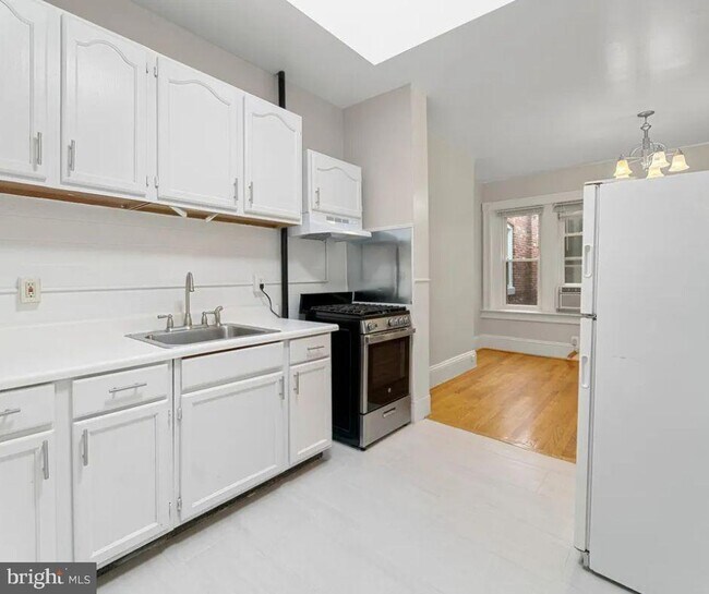 Foto del edificio - 3020 N Calvert St