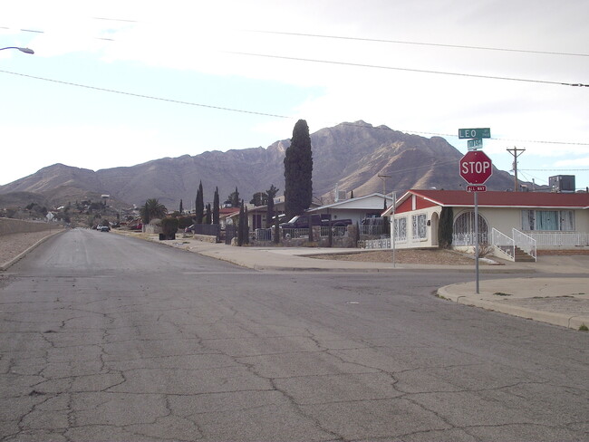 Foto del edificio - Northeast El Paso 3 Bed Refrig A/C