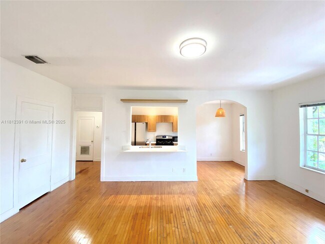 Foto del edificio - 700 W 51st St