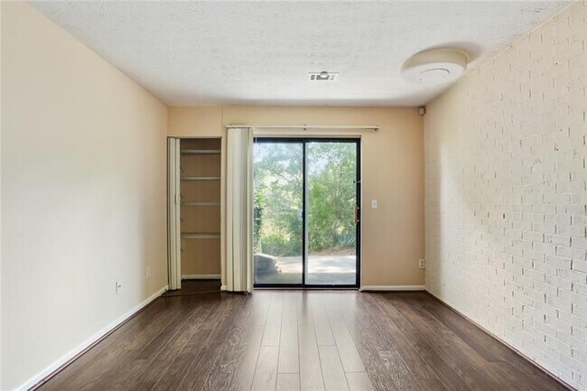 Foto del edificio - 76 Sandalwood Cir