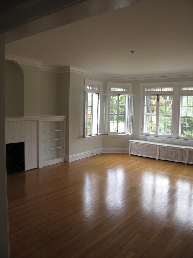 Sala de estar - 4827 Elm St