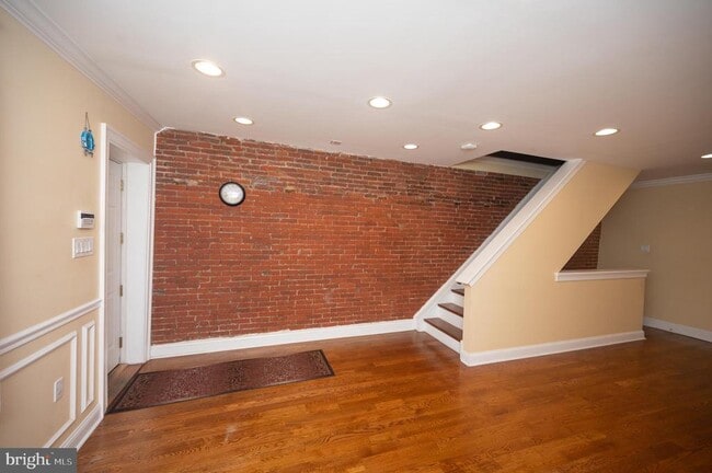 Building Photo - 703 Annin St
