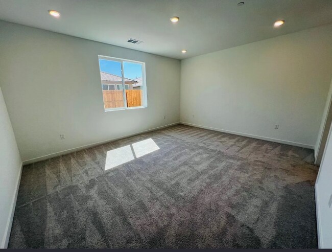 Foto del edificio - 1744 Halo Ave