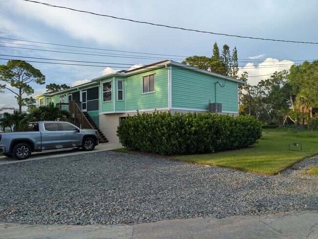 Foto del edificio - 3625 Riviera Cir