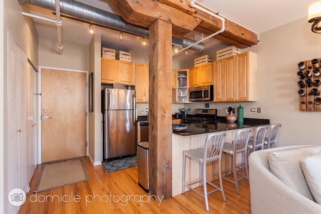 Foto del edificio - 1735 W Diversey Pkwy
