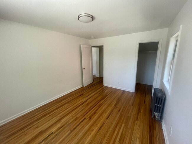 Foto del edificio - Renovated Apartment Near the University of...