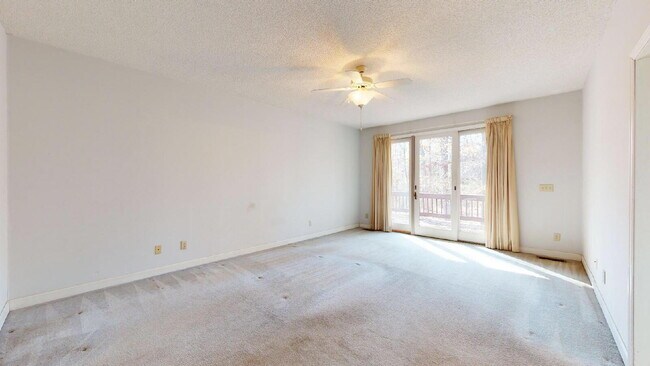 Foto del edificio - Beautiful & spacious University City - Charlotte House with Backyard
