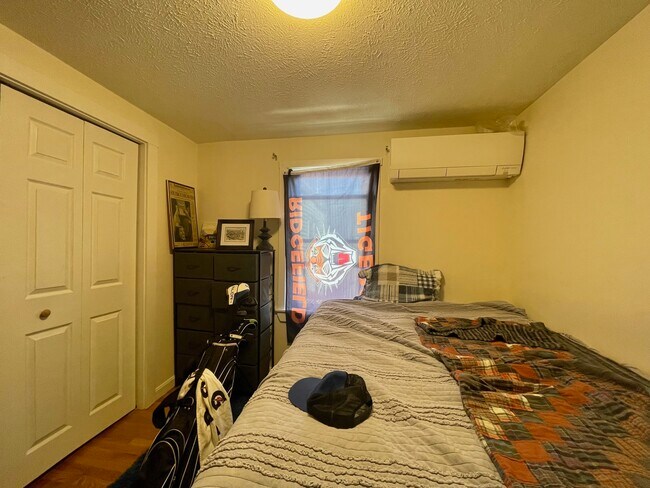 Foto del edificio - 528 E 3rd St