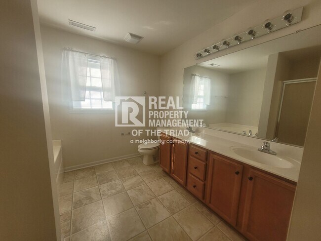 Building Photo - Clemmons 4 Bedroom home w/fenced yard!