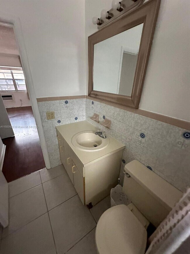 Foto del edificio - 7945 East Dr