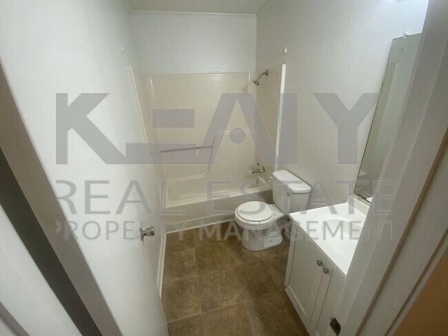 Building Photo - 2166 Babe
