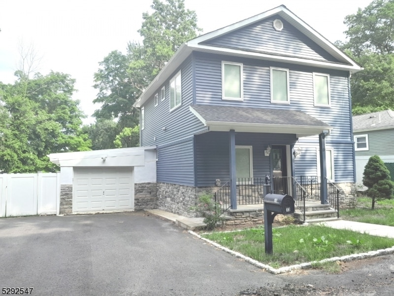 Primary Photo - 13 Roger Ave