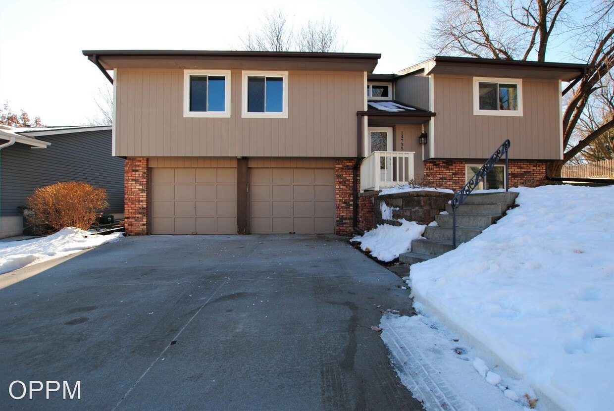 14735 Orchard Cir, Omaha, NE 68137 House Rental in Omaha, NE