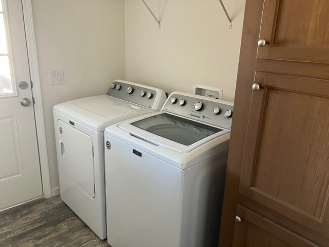 Foto del edificio - 880 Montecito Dr