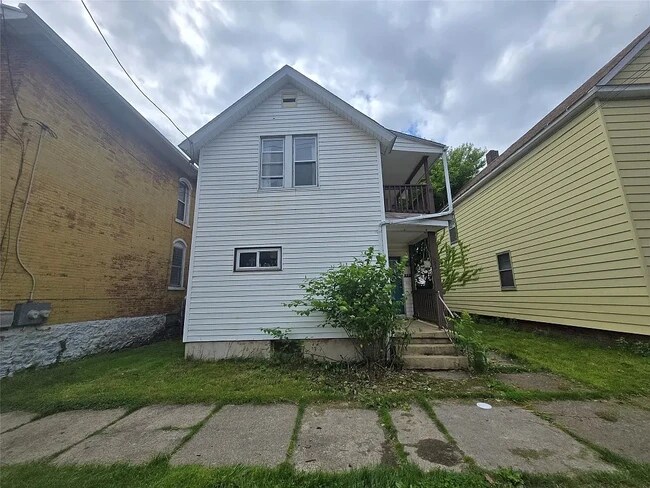 Building Photo - 653 W 17th St