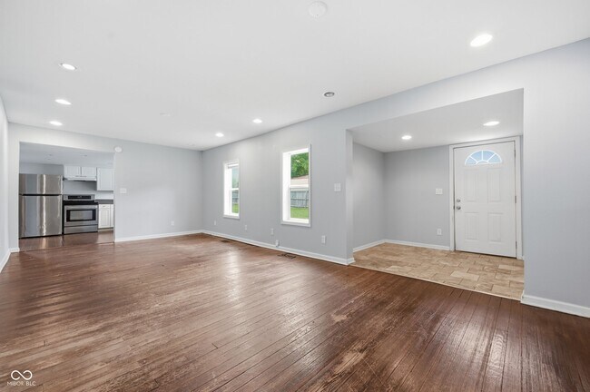 Foto del edificio - 560 E Highland St