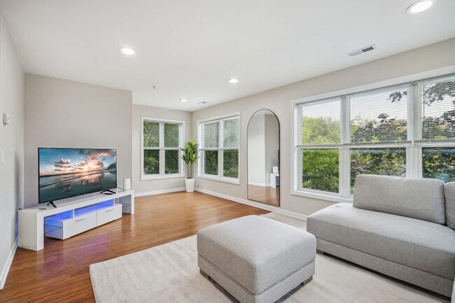 Foto del edificio - 2424 Lyndale Ave S