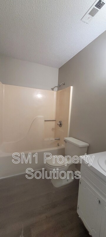Building Photo - 2505 Green Oaks Ct SE