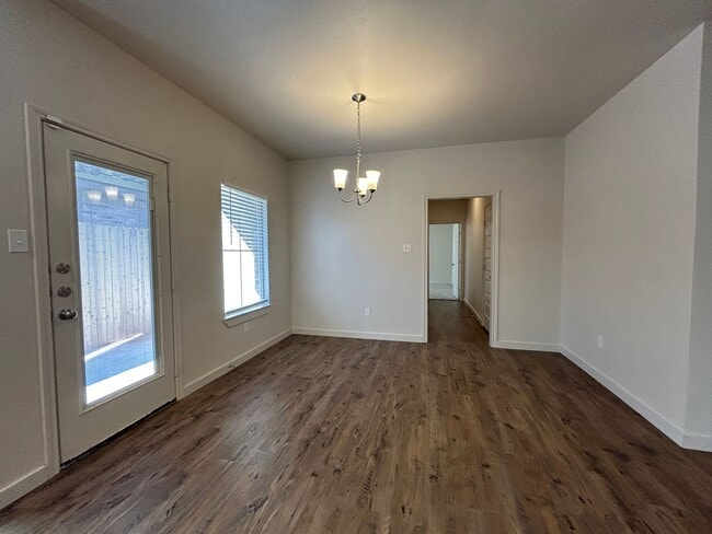 Foto del edificio - Beautiful 3/2 Townhome Located Directly Ea...