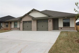 Building Photo - 421 Summit Ridge Dr