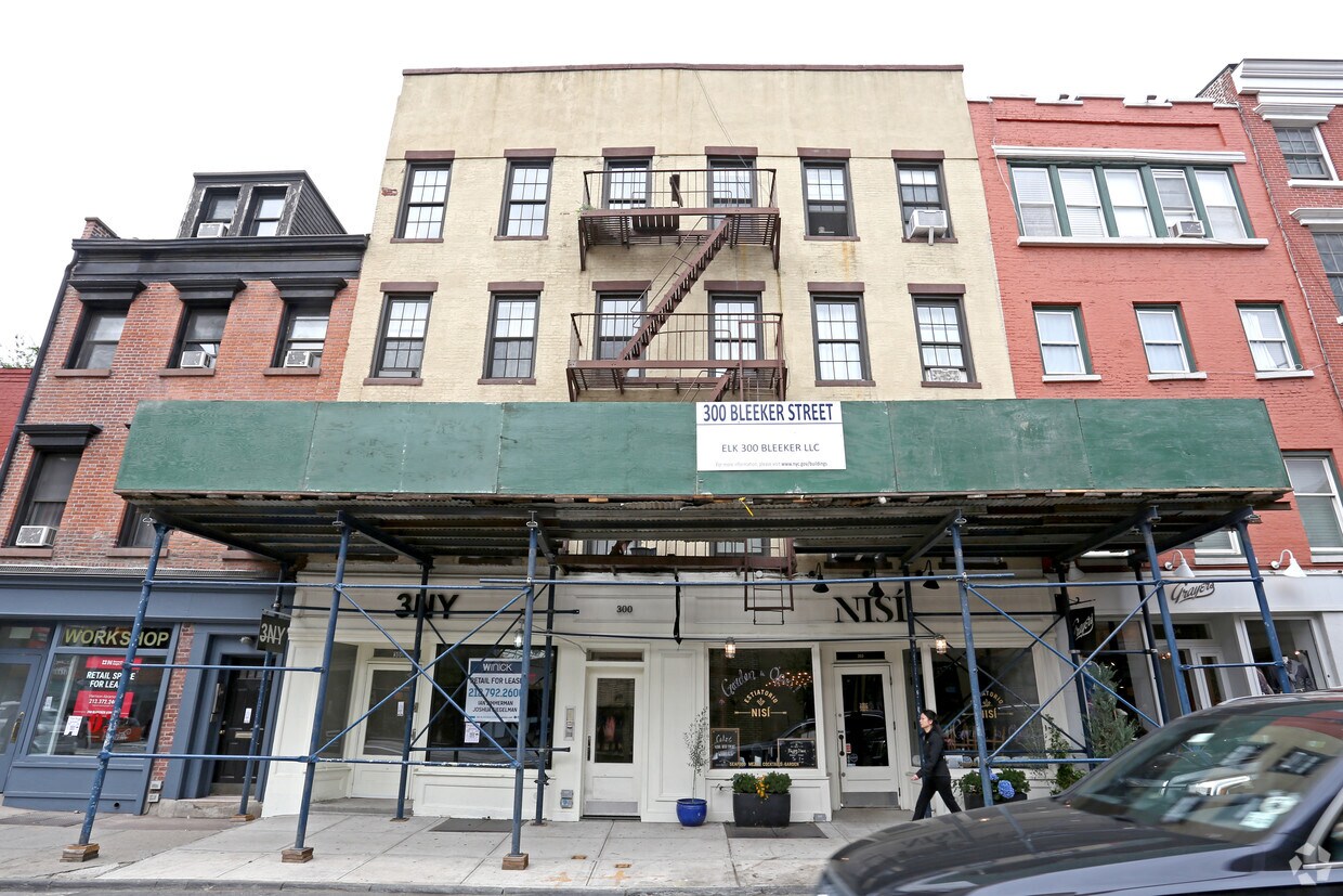 Primary Photo - 300-302 Bleecker St