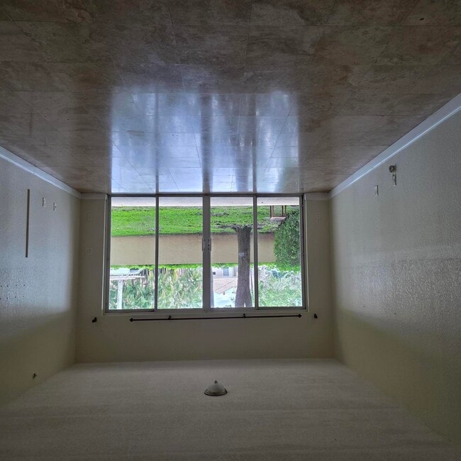 Building Photo - 1610 Presidential Way