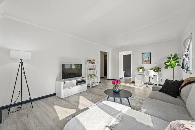 Foto del edificio - 4849 Fairfield Ave