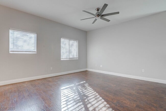 Foto del edificio - 7701 W Robindale Rd