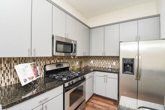 Building Photo - 71 Aventura Pl